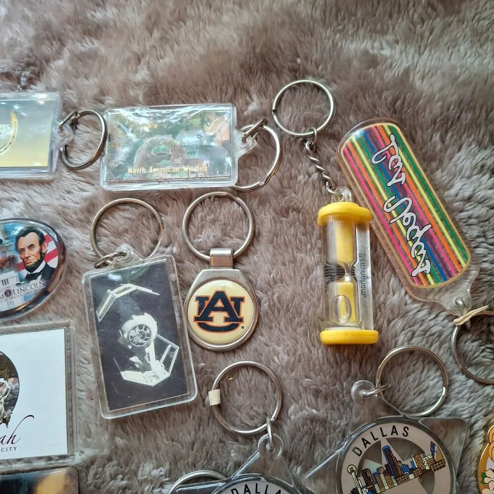 26 Vintage Southern USA Travel Souvenirs - Keychains - Alabama, Georgia - 90s